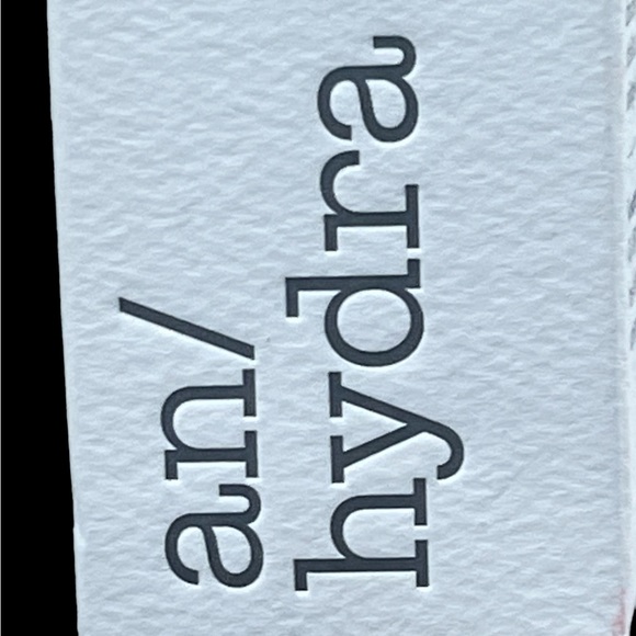 Waterless Clay to Foam Daily Cleanser - Picture 2 of 9